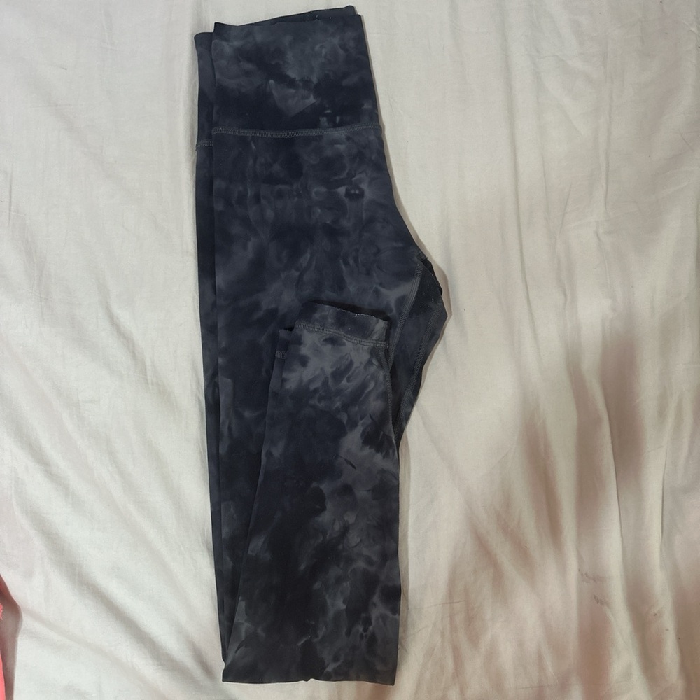 Lululemons grey and black leggings
